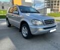 Серый Мерседес МЛ, объемом двигателя 2.7 л и пробегом 361 тыс. км за 3500 $, фото 1 на Automoto.ua