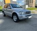 Серый Мерседес МЛ, объемом двигателя 2.7 л и пробегом 361 тыс. км за 3500 $, фото 16 на Automoto.ua