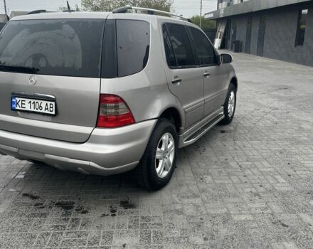 Серый Мерседес МЛ, объемом двигателя 3.7 л и пробегом 270 тыс. км за 5700 $, фото 5 на Automoto.ua