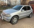 Серый Мерседес МЛ, объемом двигателя 4 л и пробегом 246 тыс. км за 7300 $, фото 1 на Automoto.ua