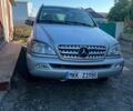 Серый Мерседес МЛ, объемом двигателя 2.7 л и пробегом 300 тыс. км за 4600 $, фото 5 на Automoto.ua