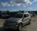 Серый Мерседес МЛ, объемом двигателя 2.7 л и пробегом 374 тыс. км за 7700 $, фото 1 на Automoto.ua