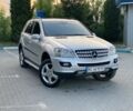 Сірий Мерседес МЛ, об'ємом двигуна 3 л та пробігом 313 тис. км за 8599 $, фото 3 на Automoto.ua