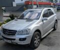 Серый Мерседес МЛ, объемом двигателя 3.7 л и пробегом 400 тыс. км за 8000 $, фото 1 на Automoto.ua