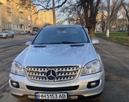 Серый Мерседес МЛ, объемом двигателя 3.5 л и пробегом 290 тыс. км за 10000 $, фото 2 на Automoto.ua