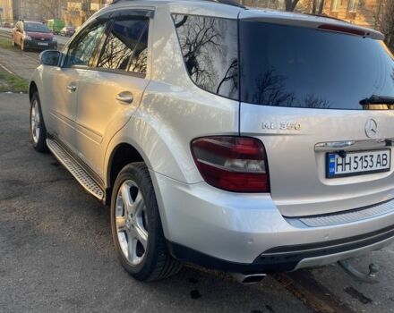 Сірий Мерседес МЛ, об'ємом двигуна 3.5 л та пробігом 3 тис. км за 10000 $, фото 4 на Automoto.ua