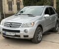 Сірий Мерседес МЛ, об'ємом двигуна 5 л та пробігом 207 тис. км за 9500 $, фото 2 на Automoto.ua
