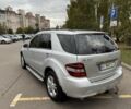 Серый Мерседес МЛ, объемом двигателя 3.5 л и пробегом 290 тыс. км за 8500 $, фото 4 на Automoto.ua