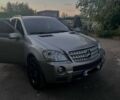 Серый Мерседес МЛ, объемом двигателя 0 л и пробегом 401 тыс. км за 7500 $, фото 3 на Automoto.ua