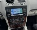 Серый Мерседес МЛ, объемом двигателя 3.5 л и пробегом 290 тыс. км за 8500 $, фото 23 на Automoto.ua