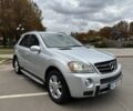 Серый Мерседес МЛ, объемом двигателя 3.5 л и пробегом 290 тыс. км за 8500 $, фото 3 на Automoto.ua