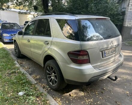 Серый Мерседес МЛ, объемом двигателя 3 л и пробегом 290 тыс. км за 5500 $, фото 1 на Automoto.ua
