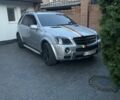 Серый Мерседес МЛ, объемом двигателя 6.3 л и пробегом 234 тыс. км за 9700 $, фото 12 на Automoto.ua