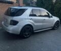 Серый Мерседес МЛ, объемом двигателя 6.2 л и пробегом 230 тыс. км за 9100 $, фото 5 на Automoto.ua