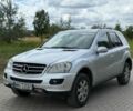 Серый Мерседес МЛ, объемом двигателя 3 л и пробегом 230 тыс. км за 4400 $, фото 1 на Automoto.ua