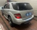 Сірий Мерседес МЛ, об'ємом двигуна 3 л та пробігом 290 тис. км за 6768 $, фото 2 на Automoto.ua