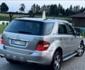 Сірий Мерседес МЛ, об'ємом двигуна 3 л та пробігом 190 тис. км за 4300 $, фото 4 на Automoto.ua