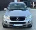 Сірий Мерседес МЛ, об'ємом двигуна 3 л та пробігом 190 тис. км за 4300 $, фото 5 на Automoto.ua