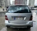 Сірий Мерседес МЛ, об'ємом двигуна 3 л та пробігом 287 тис. км за 6200 $, фото 4 на Automoto.ua