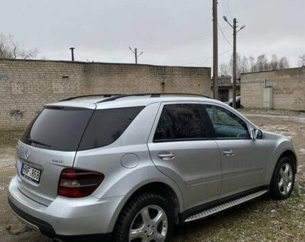 Серый Мерседес МЛ, объемом двигателя 0 л и пробегом 230 тыс. км за 2974 $, фото 1 на Automoto.ua