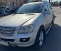 Серый Мерседес МЛ, объемом двигателя 3 л и пробегом 240 тыс. км за 6700 $, фото 1 на Automoto.ua