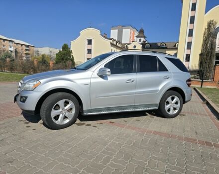 Сірий Мерседес МЛ, об'ємом двигуна 3 л та пробігом 207 тис. км за 15500 $, фото 1 на Automoto.ua