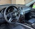 Сірий Мерседес МЛ, об'ємом двигуна 3 л та пробігом 218 тис. км за 14999 $, фото 3 на Automoto.ua