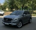 Сірий Мерседес МЛ, об'ємом двигуна 3 л та пробігом 200 тис. км за 21500 $, фото 1 на Automoto.ua