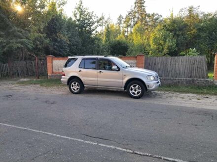 Мерседес МЛ 1999 в Буче на Automoto.ua Серый Мерседес МЛ, объемом двигателя 3.2 л и пробегом 230 тыс. км за 5000 $, фото 1 на Automoto.ua