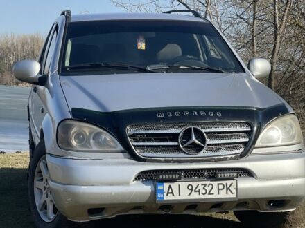 Мерседес МЛ 2000 в Шевченковом на Automoto.ua Серый Мерседес МЛ, объемом двигателя 2.7 л и пробегом 340 тыс. км за 4800 $, фото 1 на Automoto.ua