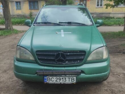 Мерседес МЛ 2000 в Ахтырке на Automoto.ua Серый Мерседес МЛ, объемом двигателя 2.7 л и пробегом 370 тыс. км за 3800 $, фото 1 на Automoto.ua