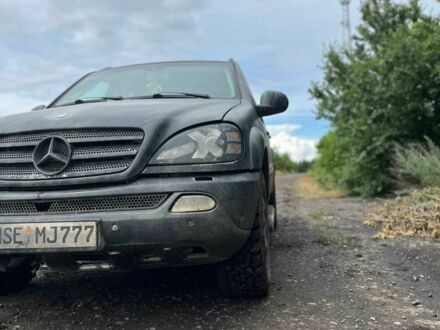 Мерседес МЛ 2000 в Краматорске на Automoto.ua Серый Мерседес МЛ, объемом двигателя 2.7 л и пробегом 280 тыс. км за 2404 $, фото 1 на Automoto.ua