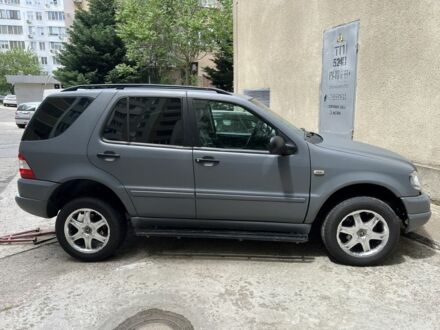 Мерседес МЛ 2001 у Дніпро (Дніпропетровську) на Automoto.ua Сірий Мерседес МЛ, об'ємом двигуна 2.7 л та пробігом 263 тис. км за 240000 $, фото 1 на Automoto.ua