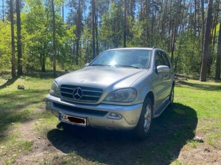 Мерседес МЛ 2002 в Киеве на Automoto.ua Серый Мерседес МЛ, объемом двигателя 4 л и пробегом 339 тыс. км за 6500 $, фото 1 на Automoto.ua