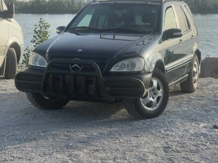 Мерседес МЛ 2002 в Каменское - Днепродзержинск на Automoto.ua Серый Мерседес МЛ, объемом двигателя 2.7 л и пробегом 380 тыс. км за 3300 $, фото 1 на Automoto.ua