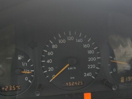 Мерседес МЛ 2002 в Ивано-Франковске на Automoto.ua Серый Мерседес МЛ, объемом двигателя 2.7 л и пробегом 452 тыс. км за 6000 $, фото 1 на Automoto.ua