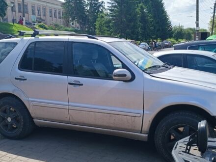 Мерседес МЛ 2003 у Сумах на Automoto.ua Сірий Мерседес МЛ, об'ємом двигуна 3.7 л та пробігом 387 тис. км за 5300 $, фото 1 на Automoto.ua