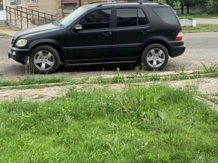 Мерседес МЛ 2003 у Чернівцях на Automoto.ua Сірий Мерседес МЛ, об'ємом двигуна 3.7 л та пробігом 430 тис. км за 6800 $, фото 1 на Automoto.ua