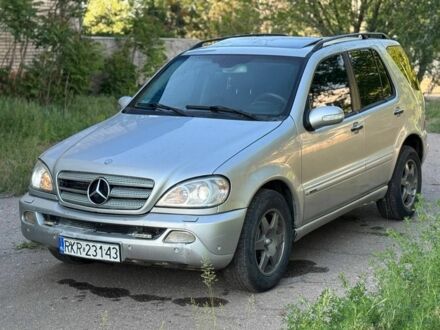 Мерседес МЛ 2004 в Славянске на Automoto.ua Серый Мерседес МЛ, объемом двигателя 0 л и пробегом 200 тыс. км за 3100 $, фото 1 на Automoto.ua