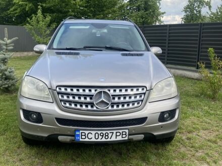 Мерседес МЛ 2005 в Яворове на Automoto.ua Серый Мерседес МЛ, объемом двигателя 3 л и пробегом 420 тыс. км за 7600 $, фото 1 на Automoto.ua