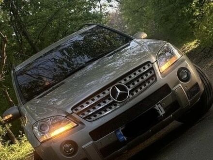Мерседес МЛ 2006 в Кривом Роге на Automoto.ua Серый Мерседес МЛ, объемом двигателя 0 л и пробегом 370 тыс. км за 8500 $, фото 1 на Automoto.ua