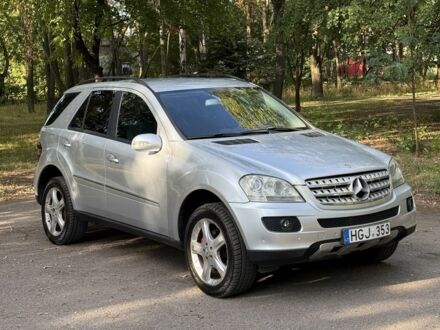 Мерседес МЛ 2007 в Славянске на Automoto.ua Серый Мерседес МЛ, объемом двигателя 3 л и пробегом 330 тыс. км за 6500 $, фото 1 на Automoto.ua