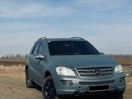 Мерседес МЛ 2007 у Доброполье на Automoto.ua Сірий Мерседес МЛ, об'ємом двигуна 3 л та пробігом 300 тис. км за 6300 $, фото 1 на Automoto.ua