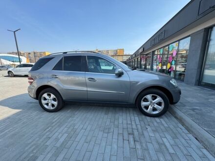 Мерседес МЛ 2010 у Ужгороді на Automoto.ua Сірий Мерседес МЛ, об'ємом двигуна 3 л та пробігом 250 тис. км за 13900 $, фото 1 на Automoto.ua