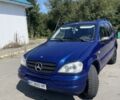 Синий Мерседес МЛ, объемом двигателя 2.7 л и пробегом 420 тыс. км за 5300 $, фото 1 на Automoto.ua