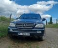 Синий Мерседес МЛ, объемом двигателя 2.7 л и пробегом 330 тыс. км за 7200 $, фото 2 на Automoto.ua