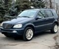 Синій Мерседес МЛ, об'ємом двигуна 2.7 л та пробігом 260 тис. км за 4899 $, фото 1 на Automoto.ua