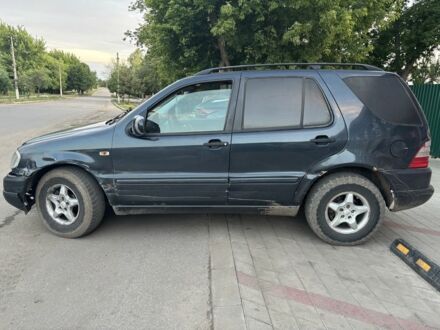 Мерседес МЛ 2001 у Изюме на Automoto.ua Синій Мерседес МЛ, об'ємом двигуна 2.7 л та пробігом 530 тис. км за 3500 $, фото 1 на Automoto.ua