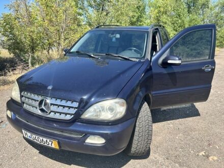 Мерседес МЛ 2002 в Славянске на Automoto.ua Синий Мерседес МЛ, объемом двигателя 2.7 л и пробегом 335 тыс. км за 4000 $, фото 1 на Automoto.ua