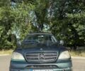 Зелений Мерседес МЛ, об'ємом двигуна 2.7 л та пробігом 326 тис. км за 3400 $, фото 1 на Automoto.ua